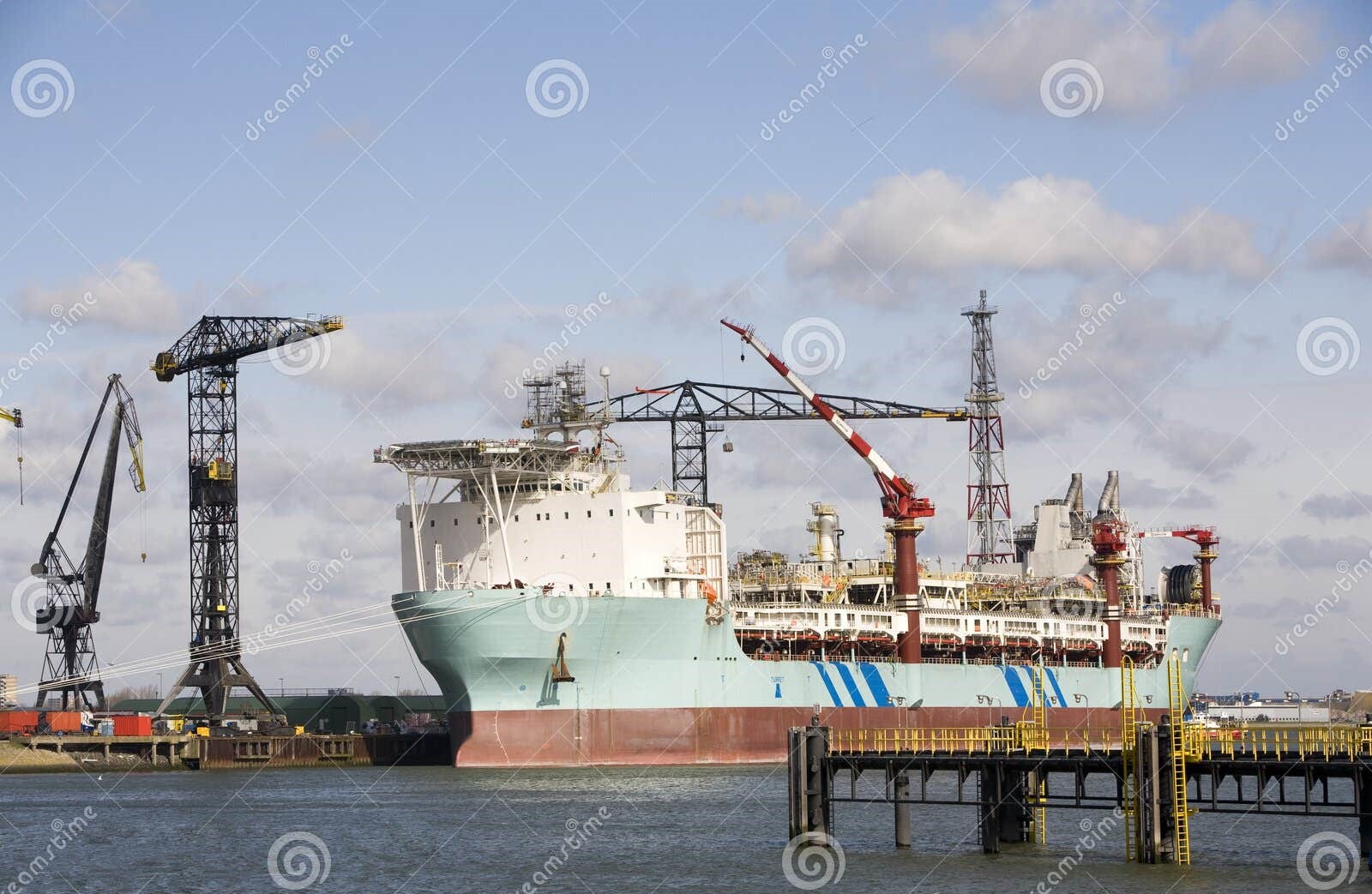 LNG Cryogenic Tanker Vessel 